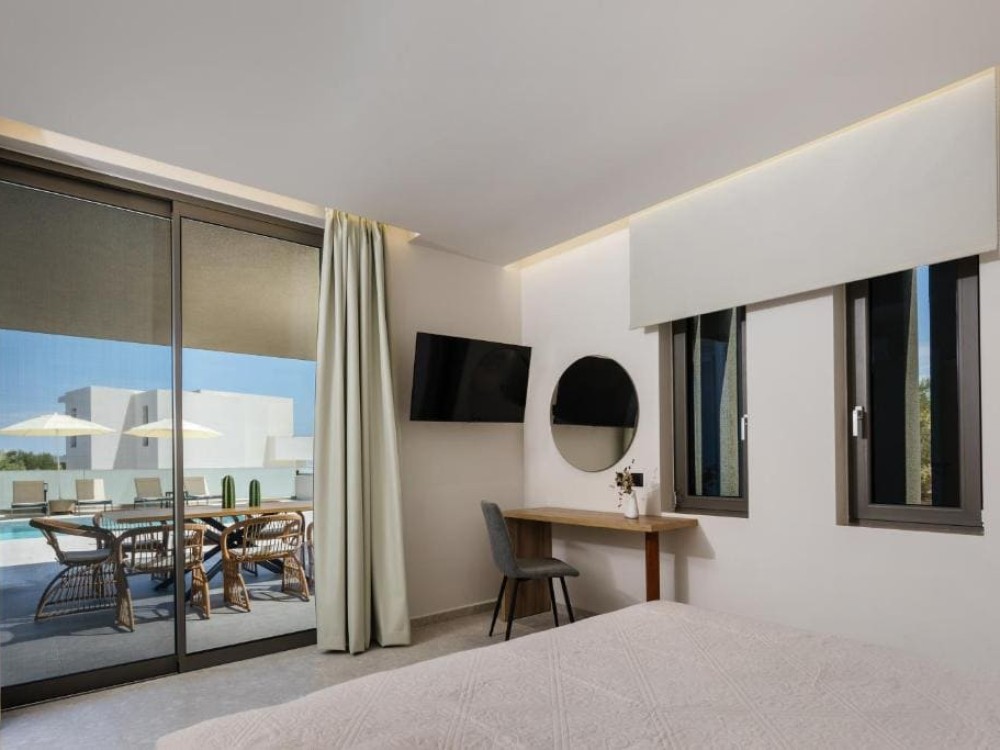 Excursion Sofar Studio